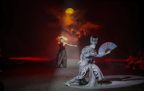 北服時(shí)裝周“囿戲” 2021屆戲劇與影視服裝設(shè)計(jì)專業(yè)畢業(yè)展演的教育文化價(jià)值